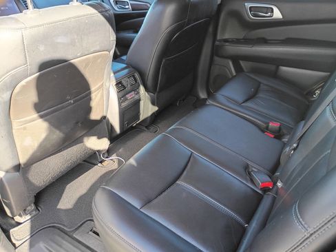 Used 2014 Nissan Pathfinder SL w/ SL Tech Package image 4