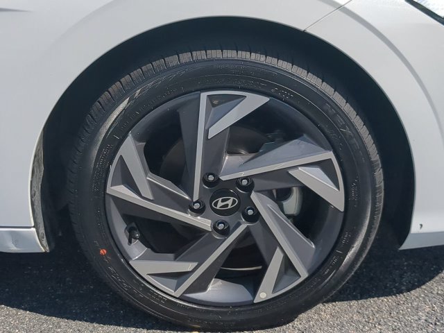 Used 2025 Hyundai Elantra Limited FWD image 10