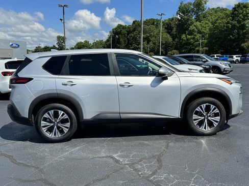 Used 2022 Nissan Rogue SV image 13