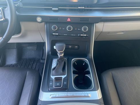 Used 2024 Kia Carnival LX image 19