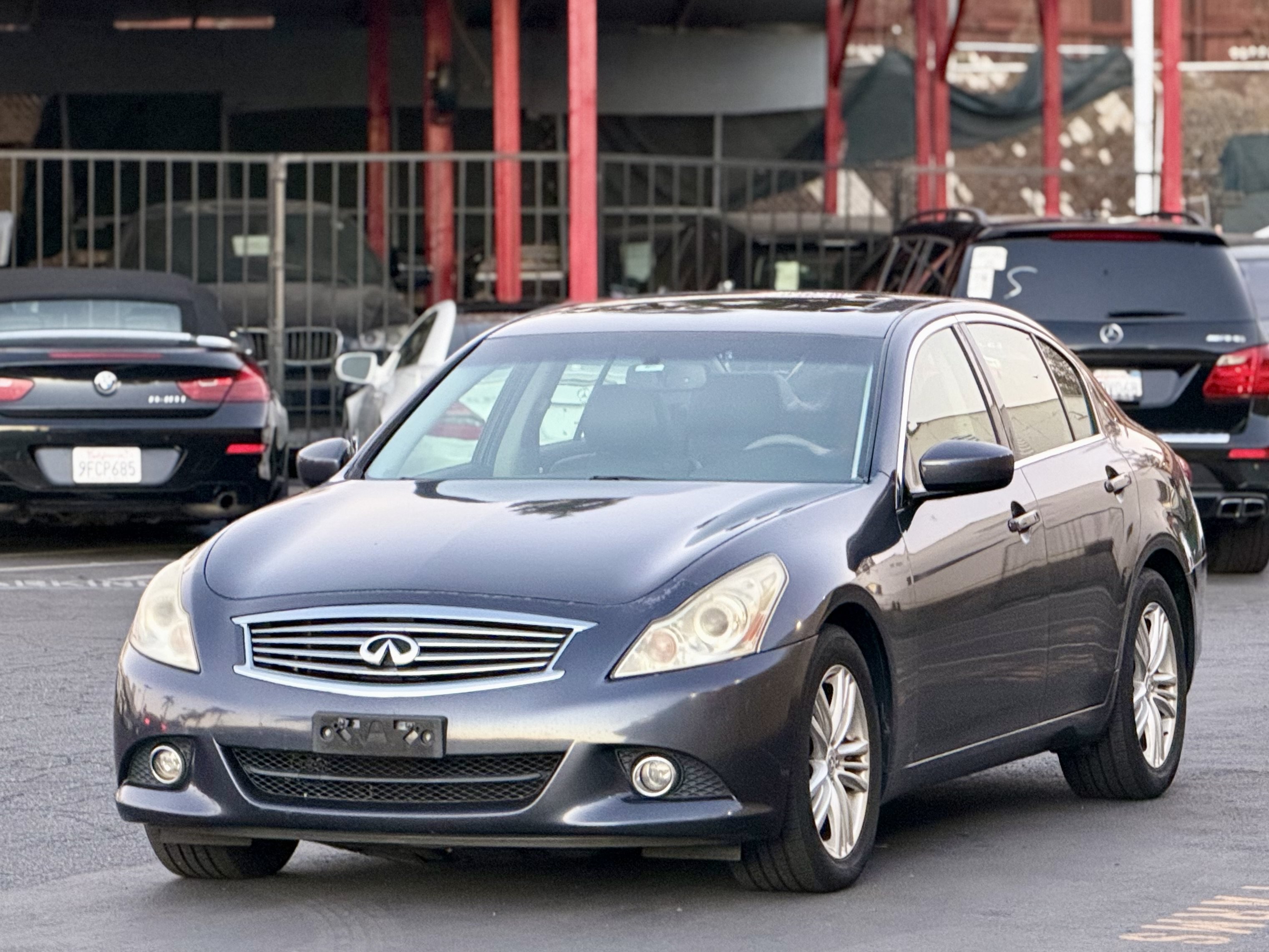 Used 2012 INFINITI G37 x Sedan w/ Premium Pkg AWD/4WD image 4