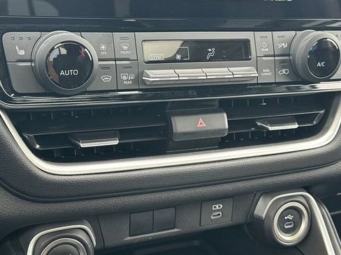 Used 2025 Toyota Grand Highlander AWD image 26