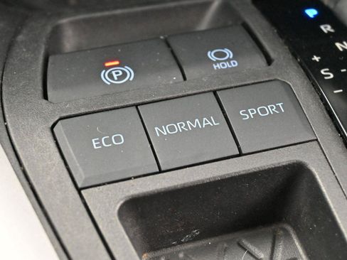 Used 2022 Toyota RAV4 XLE w/ Convenience Package image 27