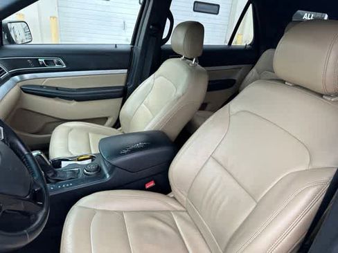 Used 2017 Ford Explorer XLT w/ Equipment Group 202A AWD/4WD image 3