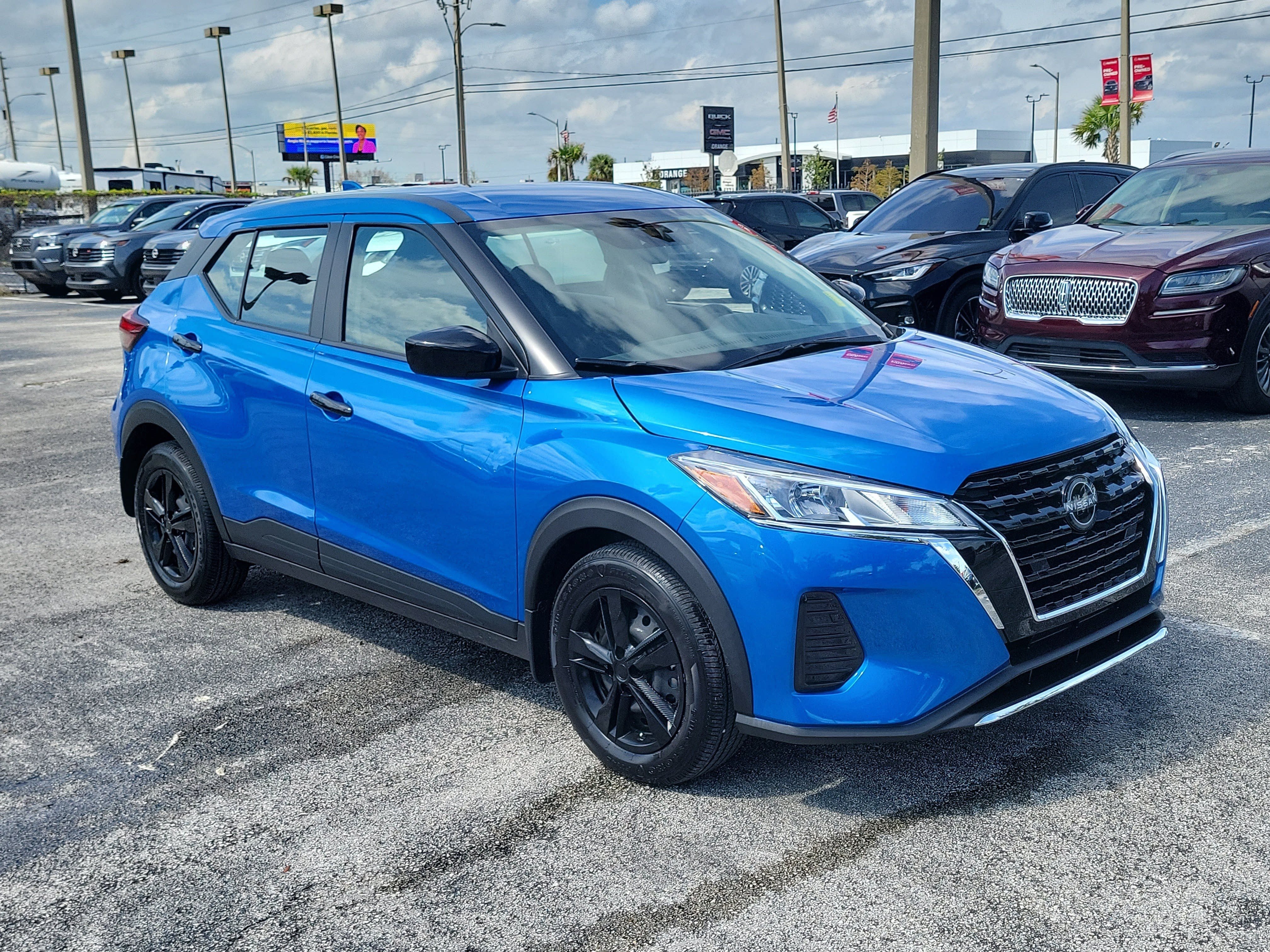 Certified 2025 Nissan Kicks Play S FWD image 3