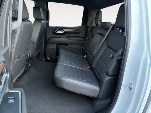 Used 2024 GMC Sierra 1500 SLT image 13