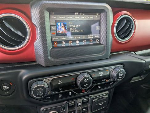 Used 2020 Jeep Gladiator Rubicon w/ Trailer Tow Package AWD/4WD image 23