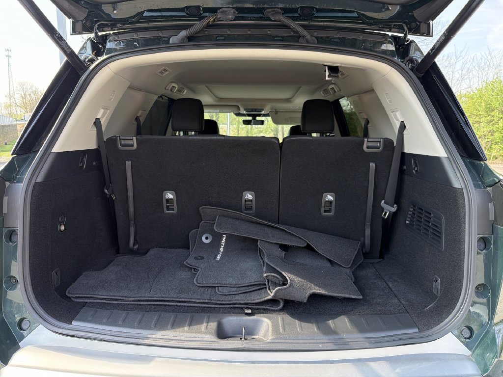 Certified 2025 Nissan Pathfinder SL w/ SL Premium Package FWD image 16