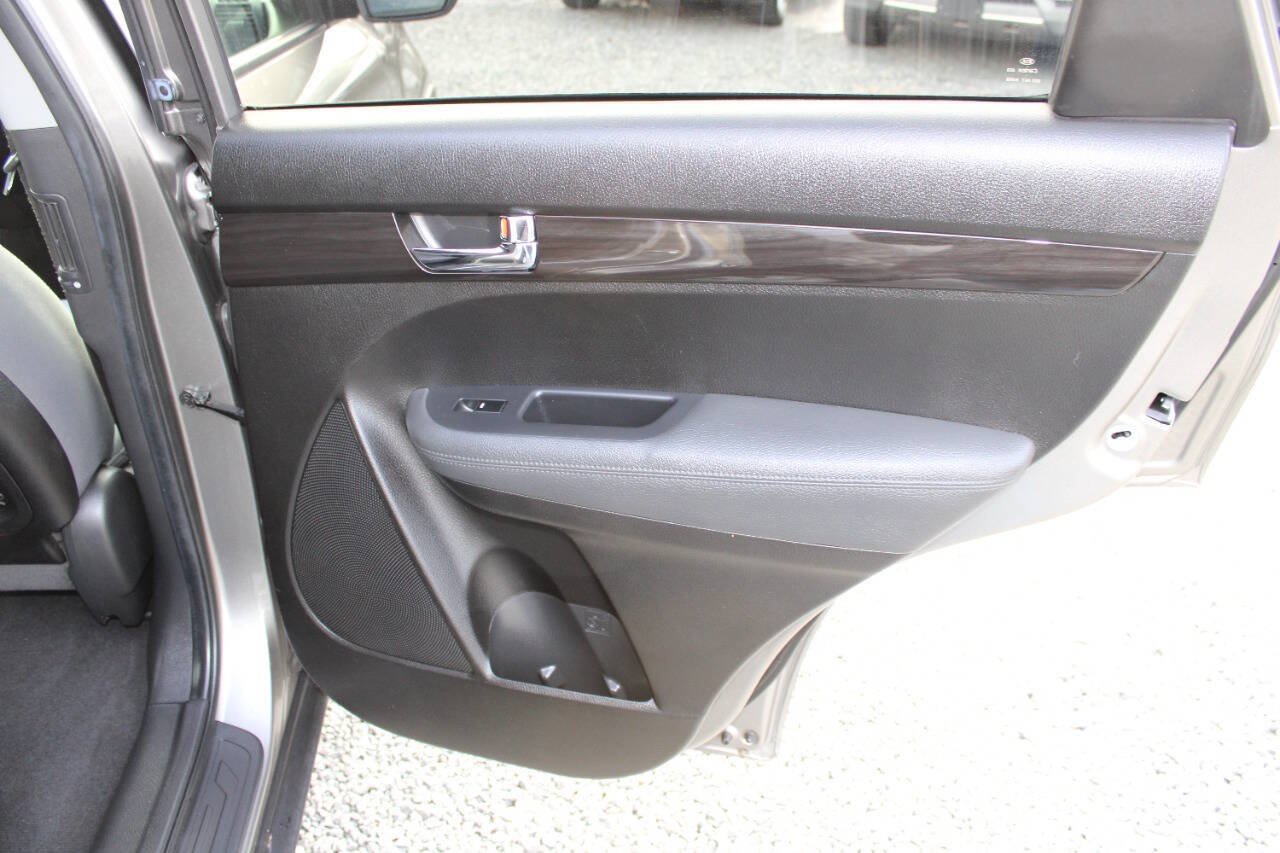 Used 2013 Kia Sorento LX FWD image 22