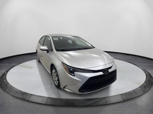 Used 2022 Toyota Corolla LE FWD image 3