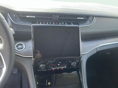 Used 2023 Jeep Grand Cherokee Limited w/ Black Appearance Package image 13