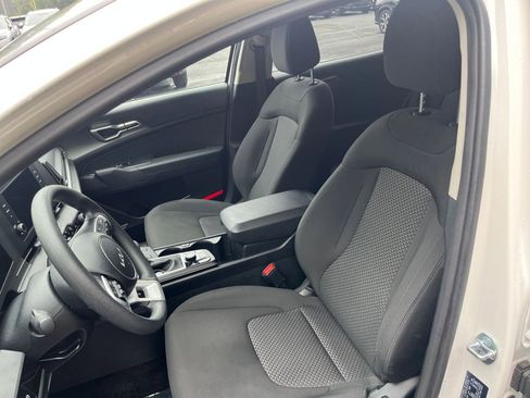 Used 2025 Kia Sportage LX FWD image 35