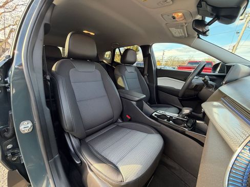 Used 2025 Chevrolet Trax LT image 34