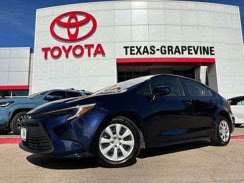 Used 2025 Toyota Corolla LE image 2