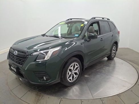 Used 2023 Subaru Forester Premium image 3