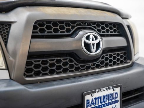 Used 2011 Toyota Tacoma 4x4 Regular Cab image 11