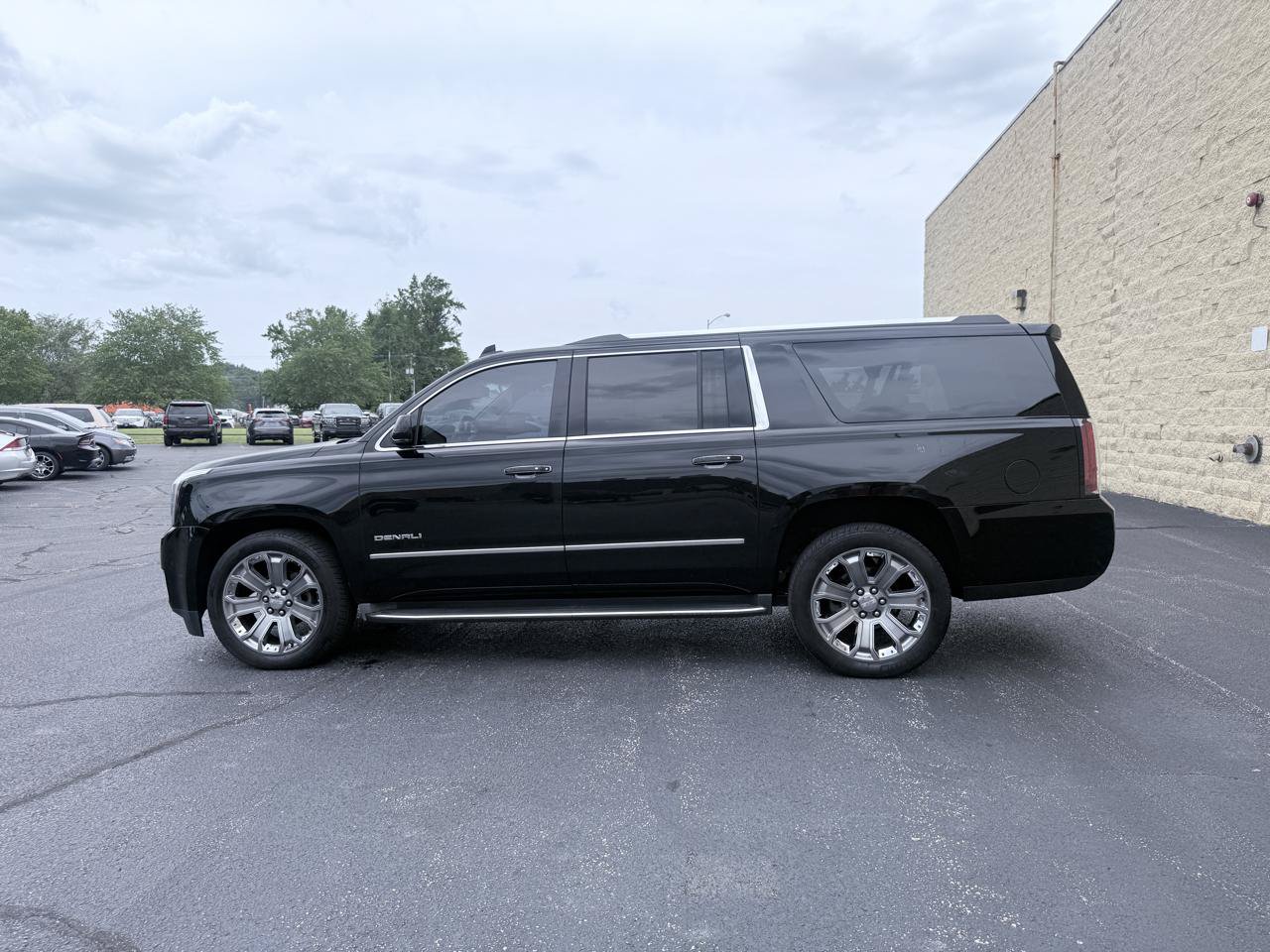Used 2016 GMC Yukon XL Denali w/ Open Road Package AWD/4WD image 2