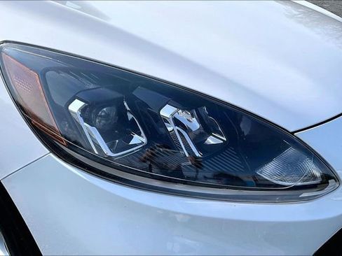 Used 2022 Ford Escape SE image 29