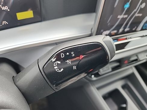 New 2026 Volkswagen Tiguan SE R-Line AWD/4WD image 13