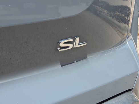 Used 2022 Nissan Pathfinder SL FWD image 11