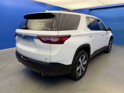 Used 2021 Chevrolet Traverse LT w/ LT Premium Package AWD/4WD image 7