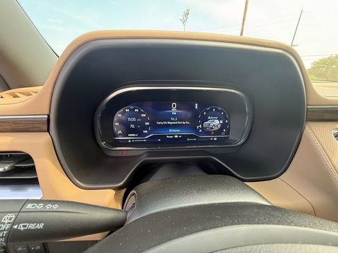 Used 2024 Chevrolet Tahoe Premier AWD/4WD image 17