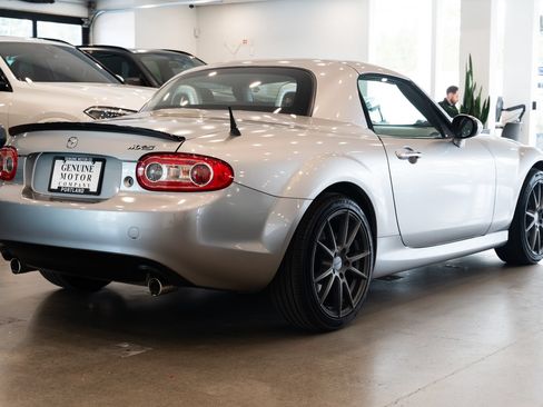 Used 2010 MAZDA MX-5 Miata Touring RWD image 4