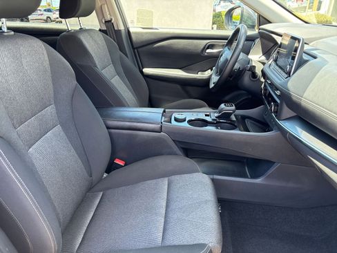 Used 2025 Nissan Rogue SV AWD/4WD image 38