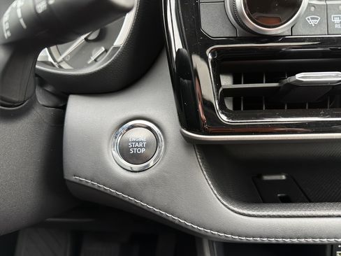 Used 2022 Toyota Highlander XLE image 18