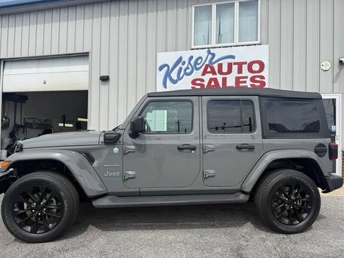 Used 2023 Jeep Wrangler Unlimited Sahara AWD/4WD image 10