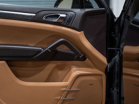 Used 2016 Porsche Cayenne Turbo S w/ Premium Package Plus image 24