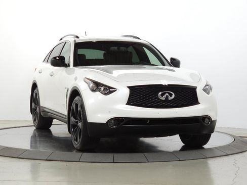 Used 2017 INFINITI QX70 AWD w/ Premium Package image 10