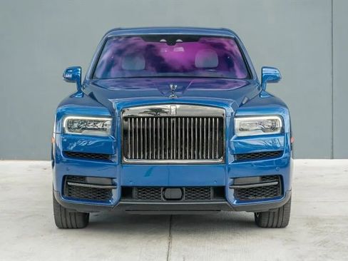 Used 2021 Rolls-Royce Cullinan Black Badge image 2