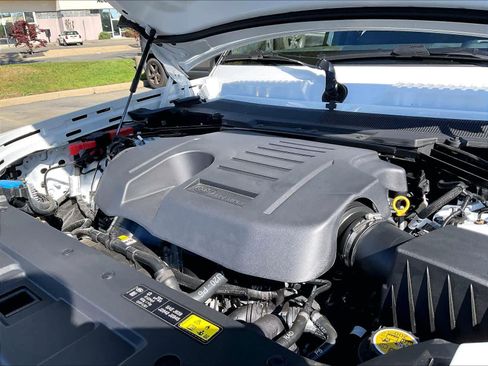 New 2026 Land Rover Defender 110 X-Dynamic SE image 32