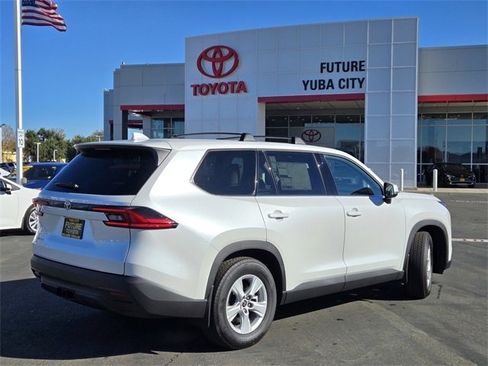 New 2026 Toyota Grand Highlander LE image 5