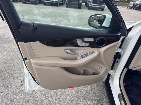 Used 2022 Mercedes-Benz GLC 300 4MATIC image 12