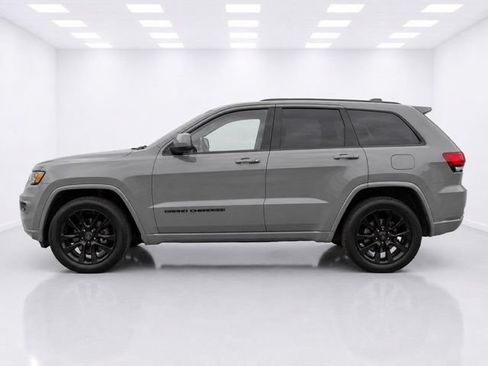 Used 2019 Jeep Grand Cherokee Altitude AWD/4WD image 8
