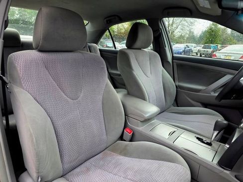 Used 2011 Toyota Camry LE image 28