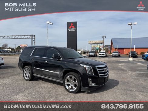 Used 2017 Cadillac Escalade Premium Luxury image 1