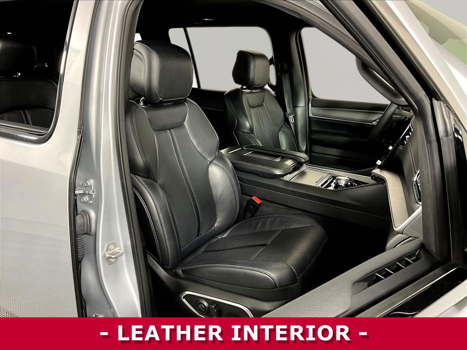 Used 2025 Jeep Wagoneer Series II w/ 8-Passenger Seating Package AWD/4WD image 28