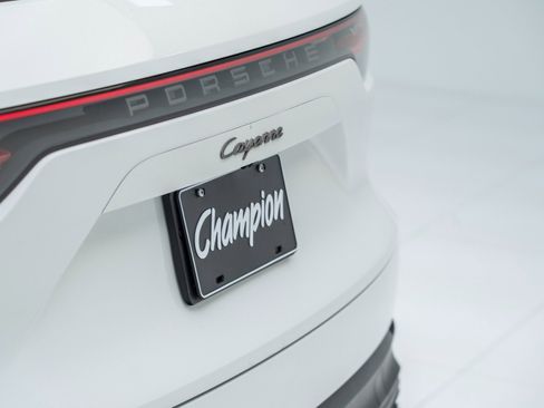 Certified 2023 Porsche Cayenne Platinum Edition AWD/4WD image 13
