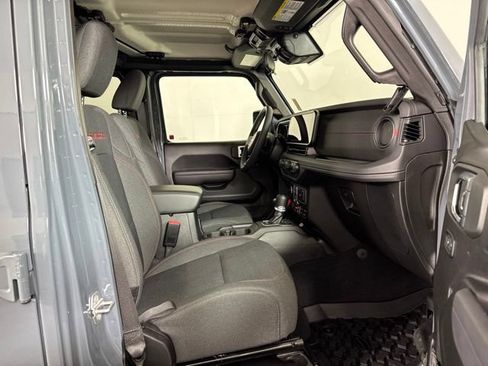Used 2025 Jeep Wrangler Unlimited Rubicon AWD/4WD image 4
