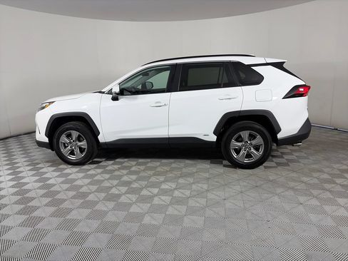 Used 2024 Toyota RAV4 XLE AWD/4WD image 4