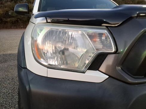 Used 2014 Toyota Tacoma 4x4 Access Cab image 11