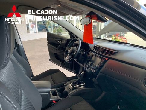 Used 2020 Nissan Rogue SV image 24