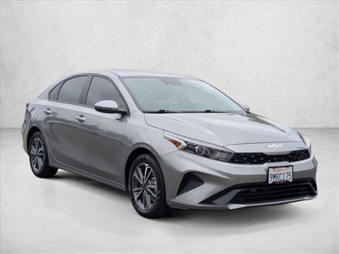 Used 2023 Kia Forte LXS w/ LXS Technology Package FWD image 3