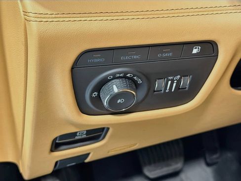Used 2023 Jeep Grand Cherokee Summit AWD/4WD image 12