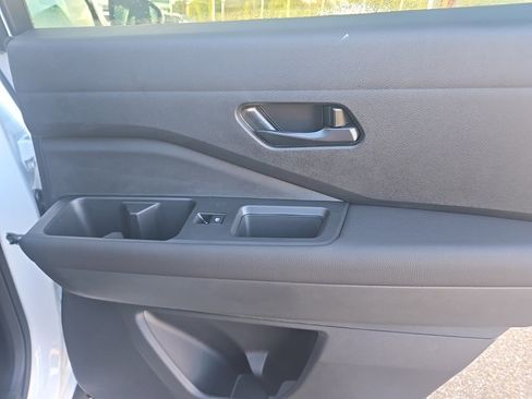 New 2025 Nissan Pathfinder SV w/ Black Appearance Package image 30