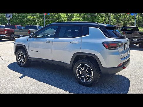 Used 2024 Jeep Compass Trailhawk w/ Trailhawk Elite Group AWD/4WD image 6