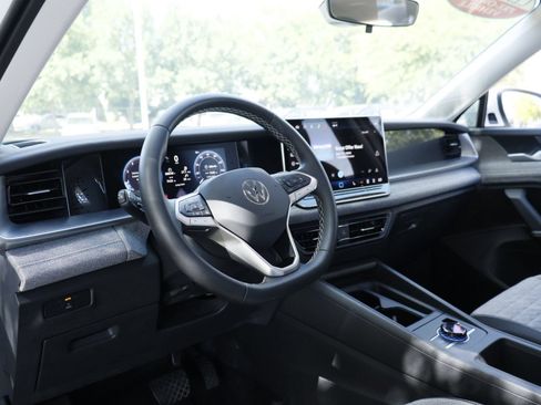 Certified 2025 Volkswagen Tiguan S FWD image 8